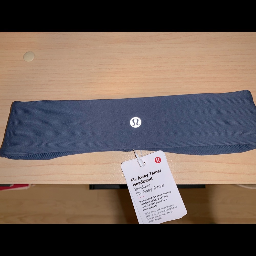 Lululemon Fly Away Tamer Headband NWT